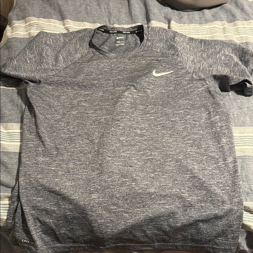 Nike Men's Gray Performance Shirt